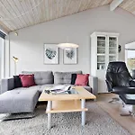 Three-bedroom In Nyaraló Glesborg