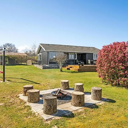Three-bedroom In * Glesborg