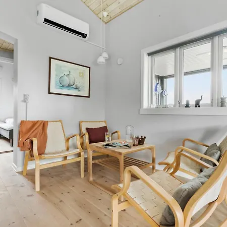 Three-bedroom In Glesborg