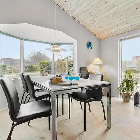 Three-bedroom In Nyaraló *