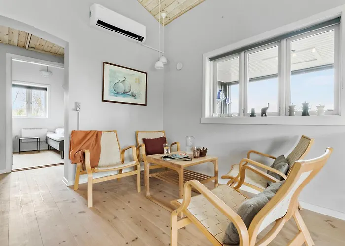 Three-bedroom In Glesborg